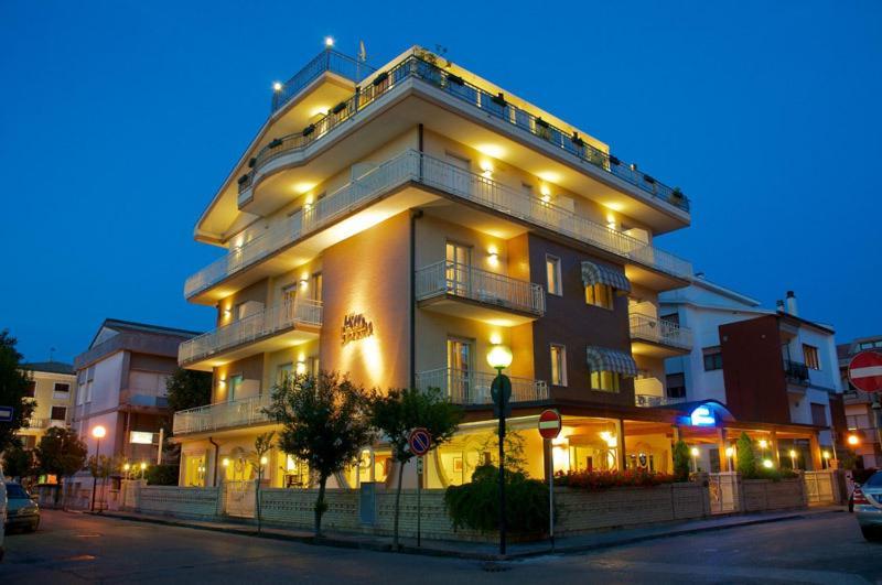 Hotel Jollino Pineto Buitenkant foto