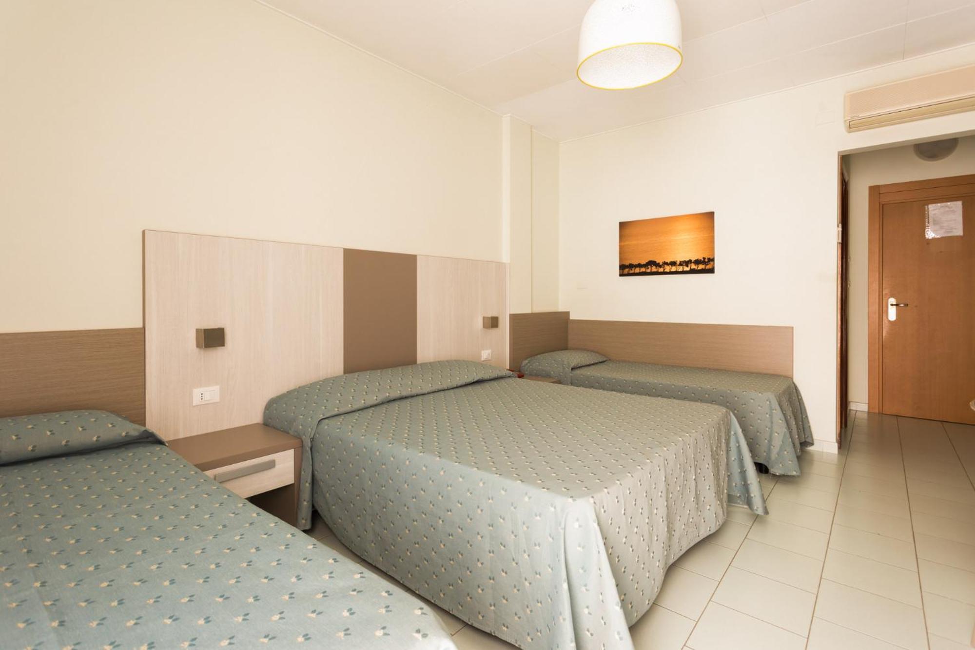 Hotel Jollino Pineto Buitenkant foto