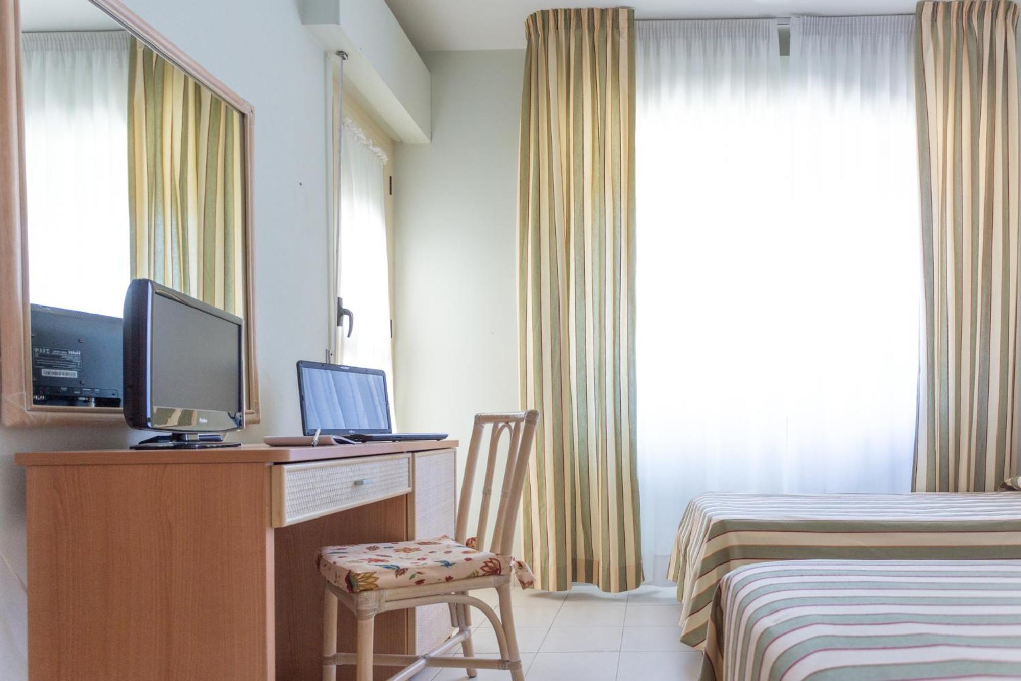 Hotel Jollino Pineto Buitenkant foto