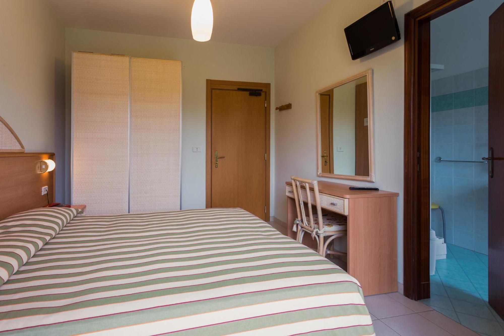 Hotel Jollino Pineto Buitenkant foto