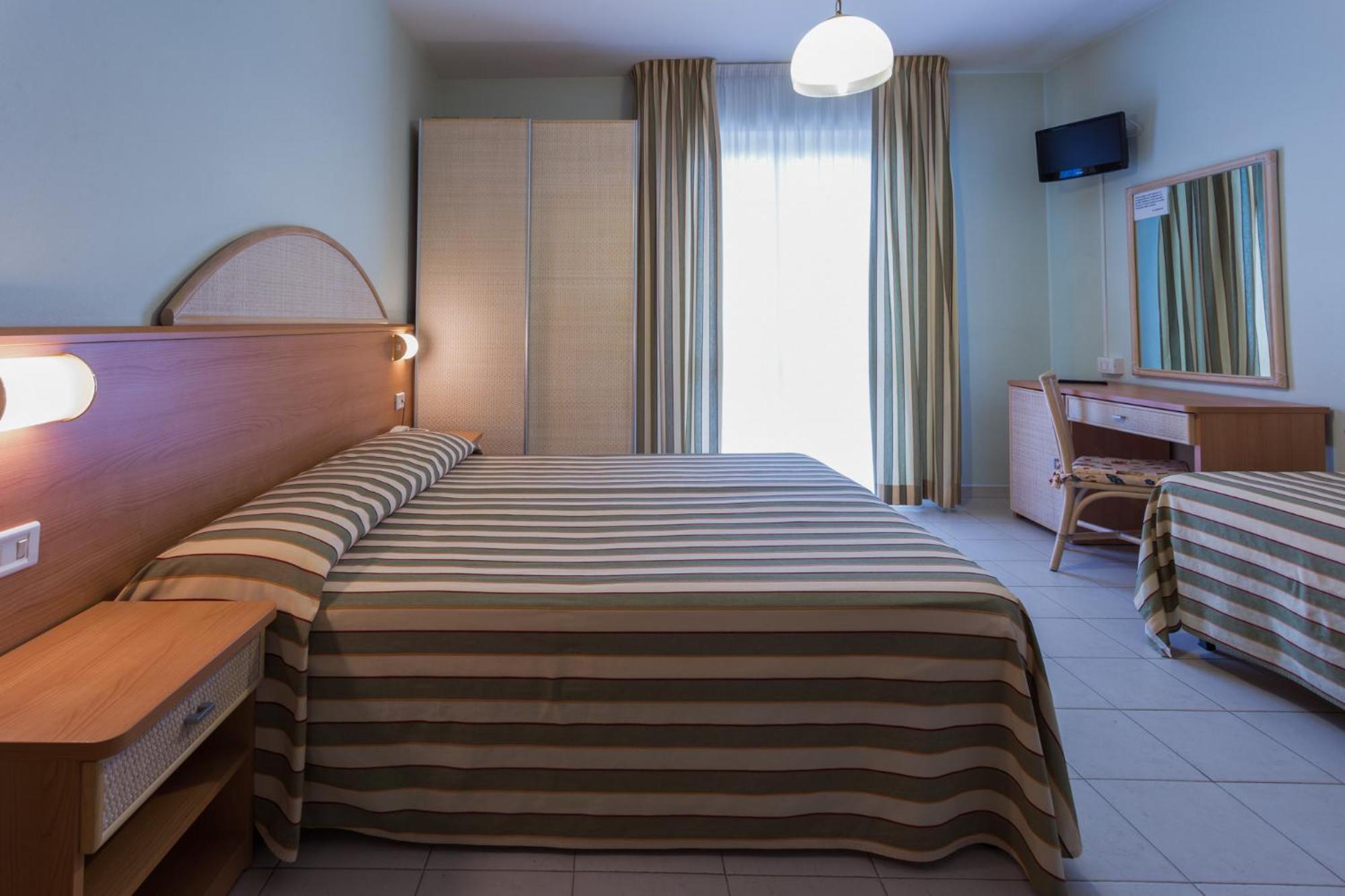 Hotel Jollino Pineto Buitenkant foto