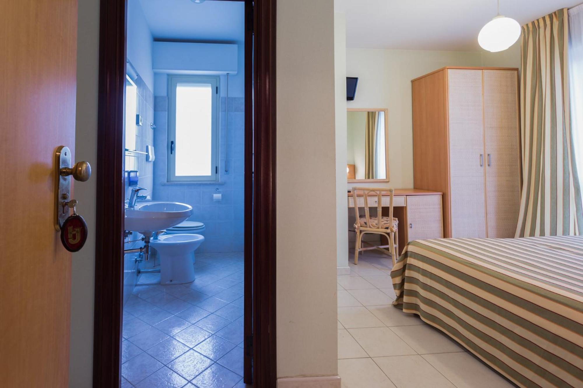 Hotel Jollino Pineto Buitenkant foto