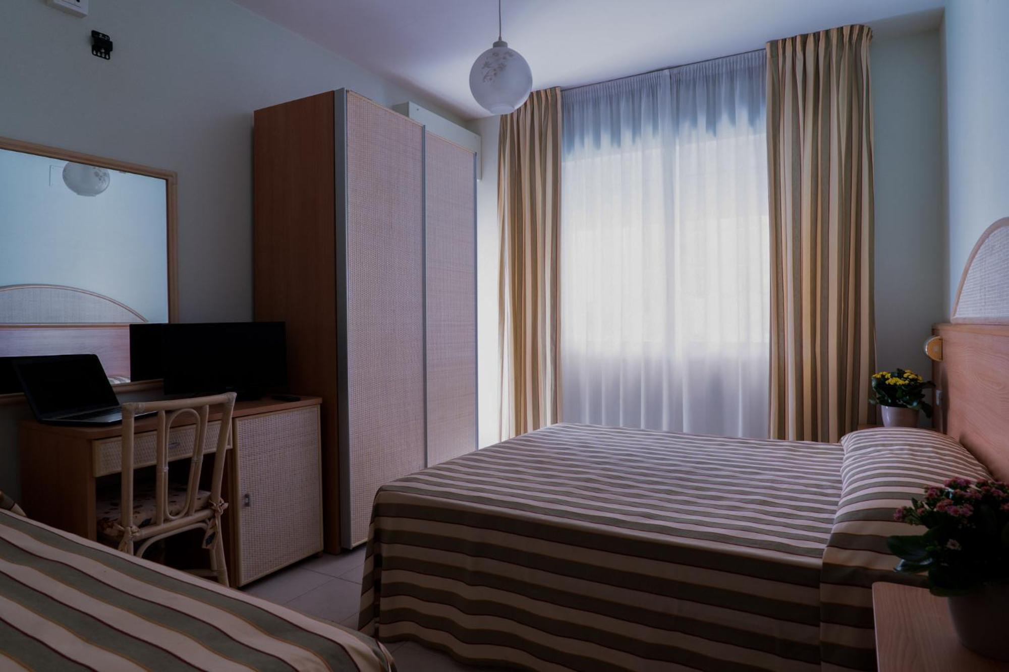 Hotel Jollino Pineto Buitenkant foto