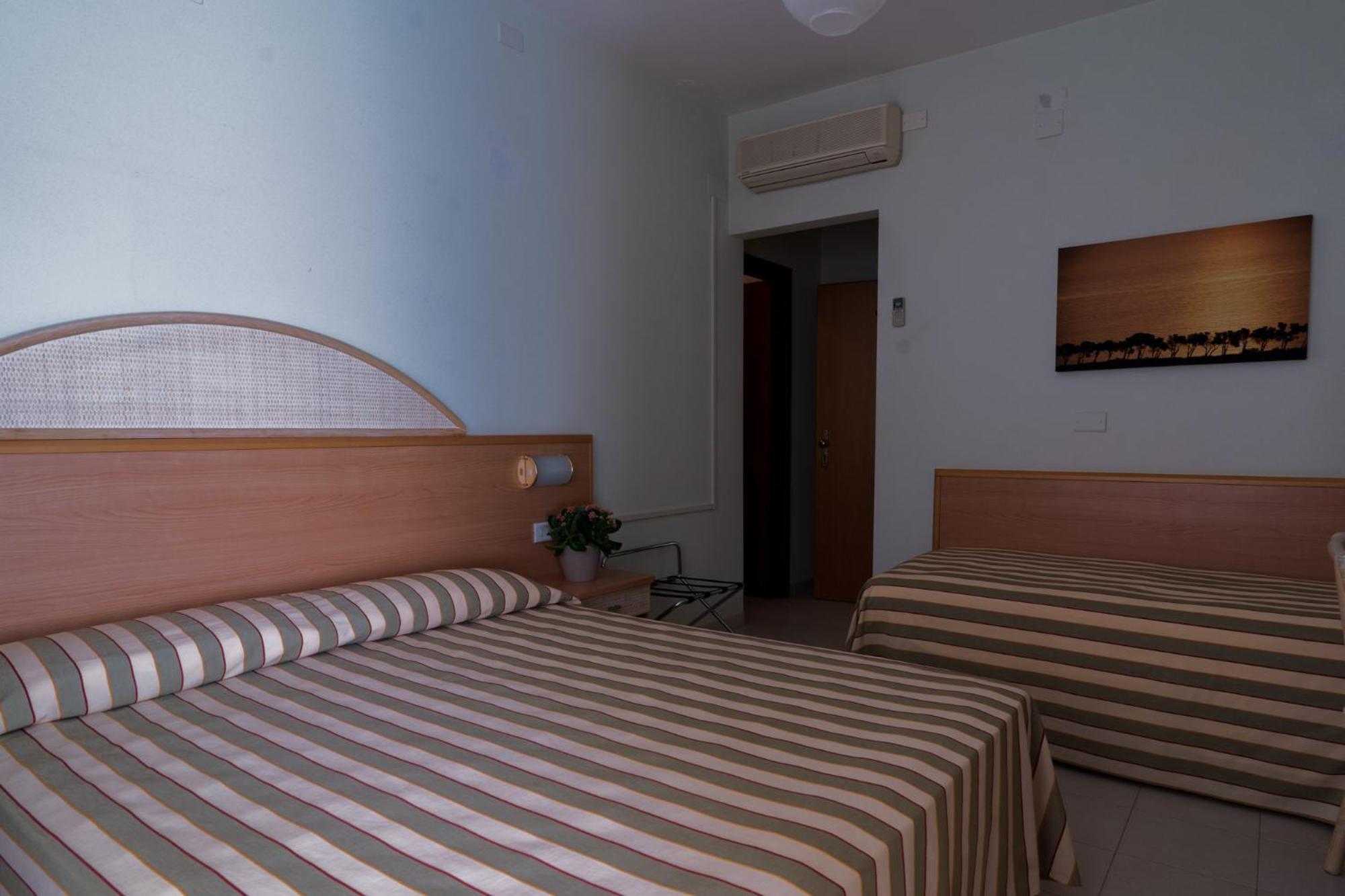 Hotel Jollino Pineto Buitenkant foto
